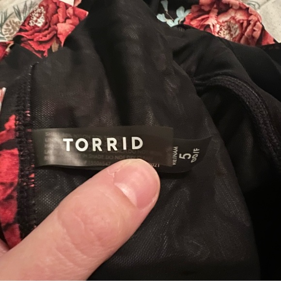 Torrid Plus Size Ruched Floral One Piece Swimsuit Swim - Picture 8 of 9